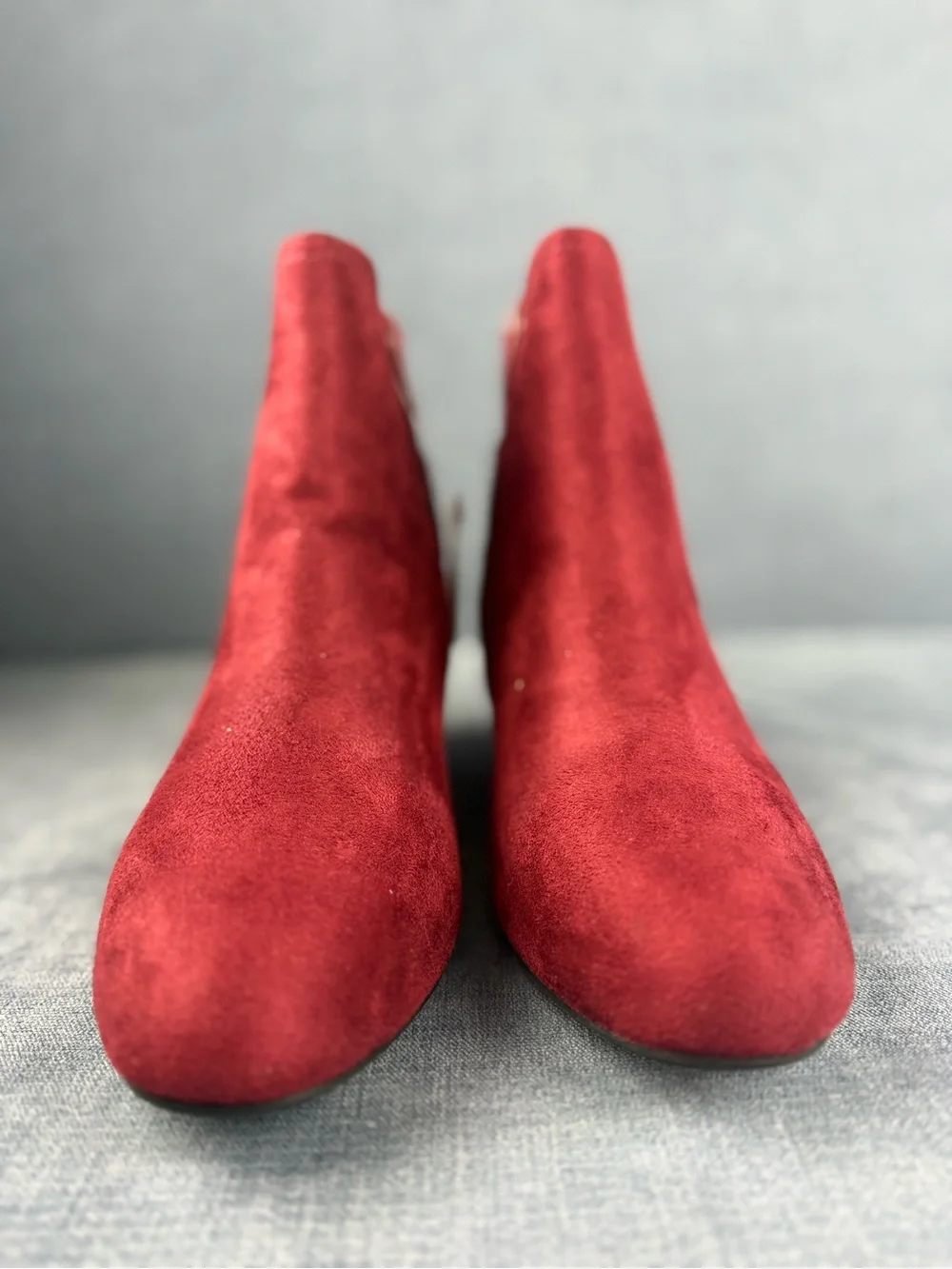 East 5th Women’s Roland Wedge Heeled Ankle Booties SZ 8.5M Red Faux Suede New